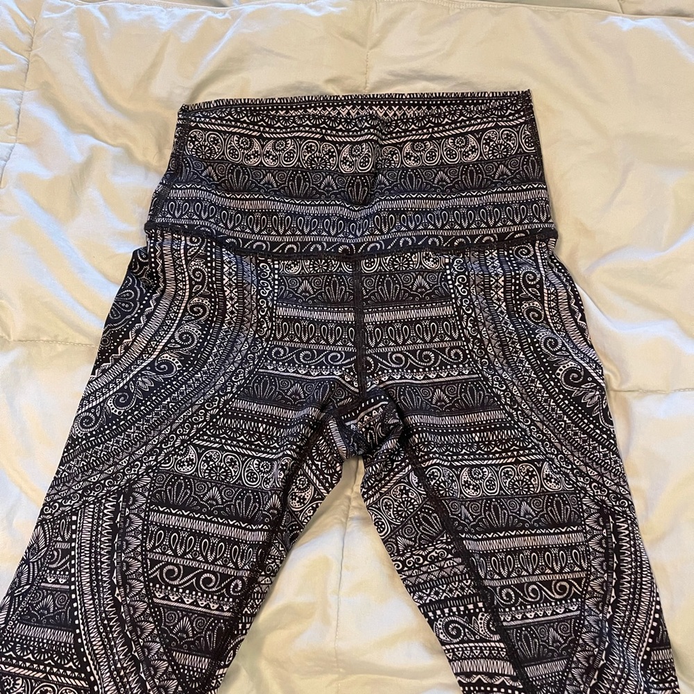 LULULEMON WUNDER UNDER LEGGINGS SIZE 4 LIKE NEW